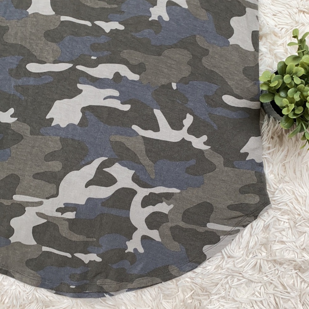 Zenana Premium V-neck Tee 💗 Camouflage - Picture 9 of 11